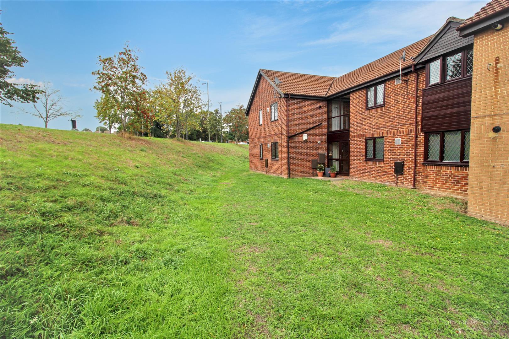 Ashmere Close, Calcot, Reading